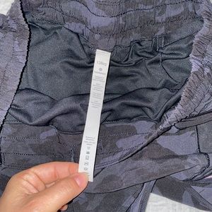 Lululemon hotty hot camo size 12 reg. 2.5”
